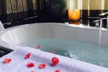 嘉兴水疗池中的失重冥想：当身体学会漂浮